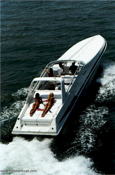 AQUADISIAC
Dave and Jackie Dodart from Utah hosted our FPC crew in their new Sundance Marine 47 Fountain Sport Cruiser. 